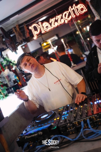 85ff8baf-b398-49a7-be02-fc0384d27d6c